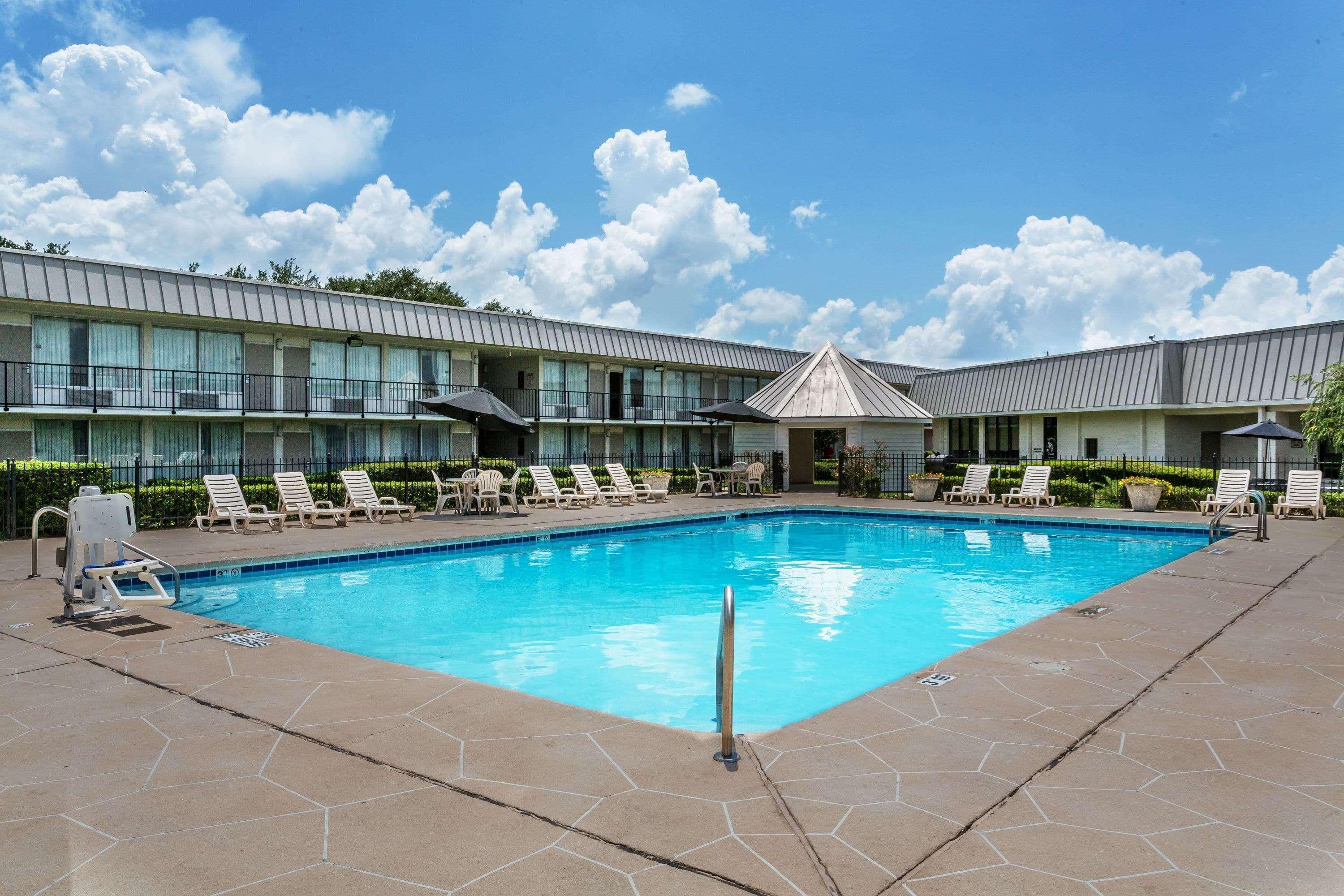 Ramada By Wyndham Houma Hotel Exterior photo