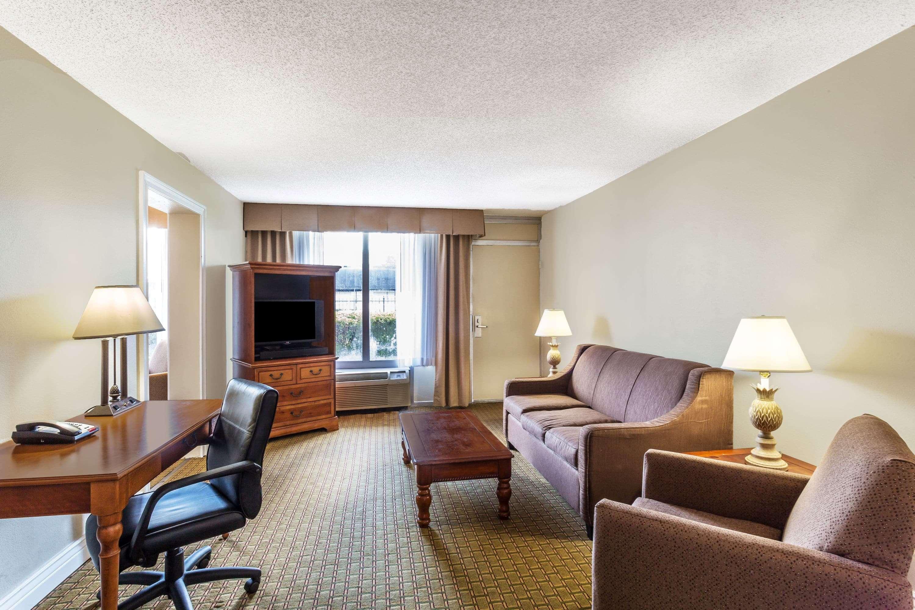 Ramada By Wyndham Houma Hotel Exterior photo