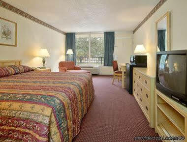 Ramada By Wyndham Houma Hotel Exterior photo