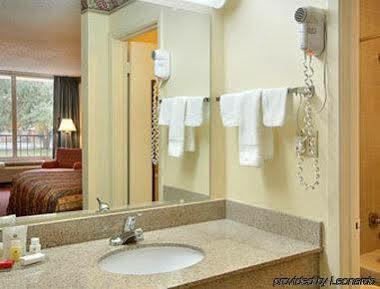Ramada By Wyndham Houma Hotel Exterior photo